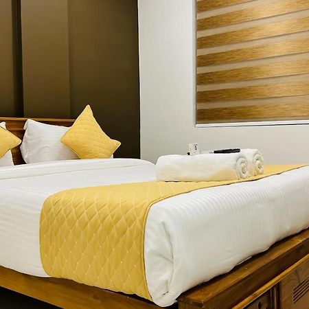 Emerald Inn Kochi Exteriör bild