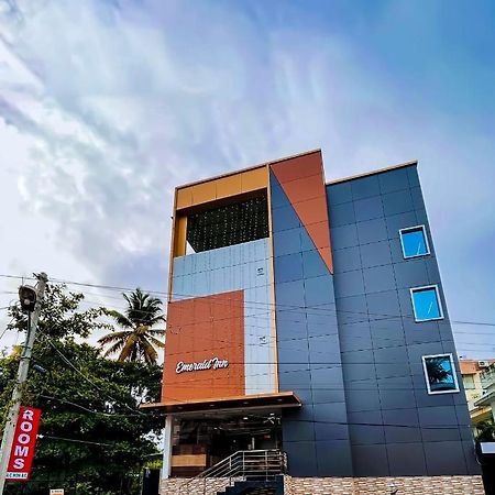 Emerald Inn Kochi Exteriör bild