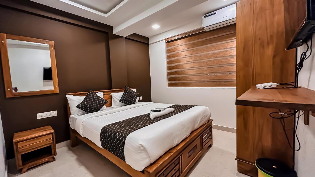 Emerald Inn Kochi Exteriör bild