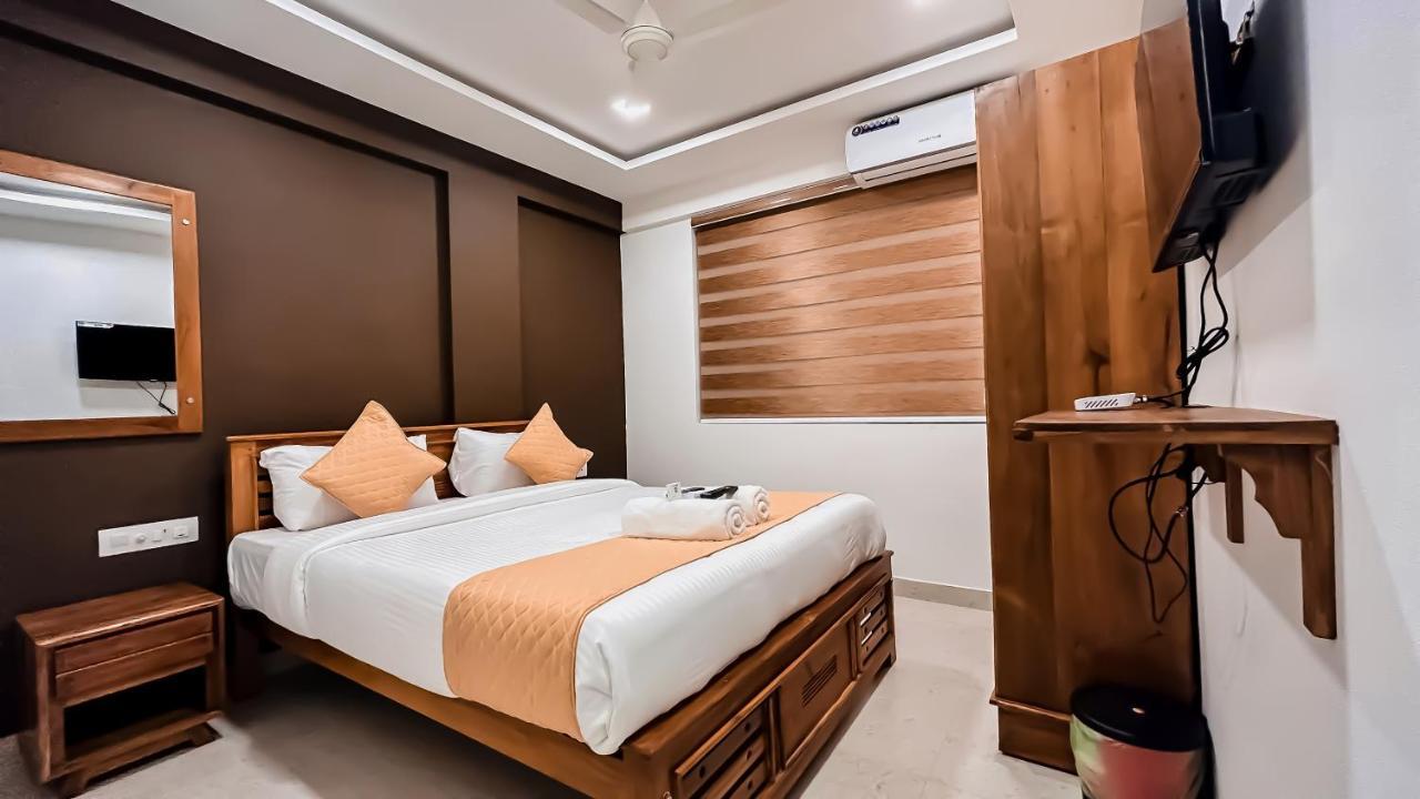 Emerald Inn Kochi Exteriör bild