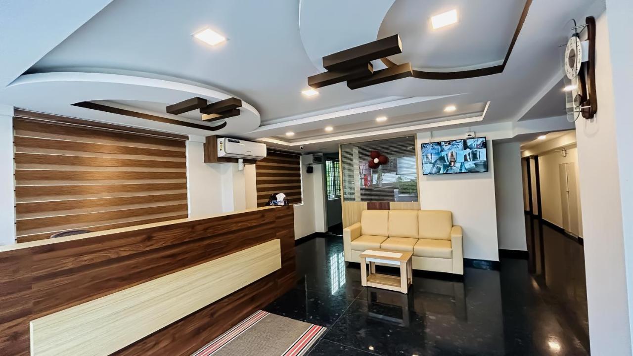 Emerald Inn Kochi Exteriör bild