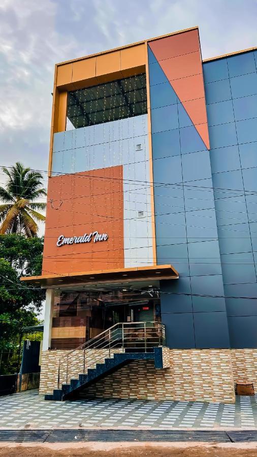 Emerald Inn Kochi Exteriör bild
