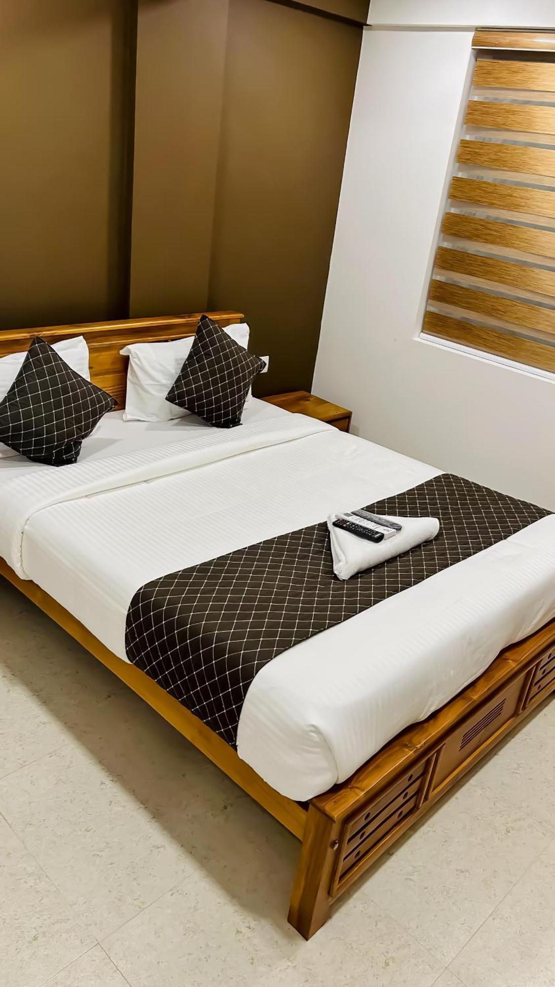 Emerald Inn Kochi Exteriör bild